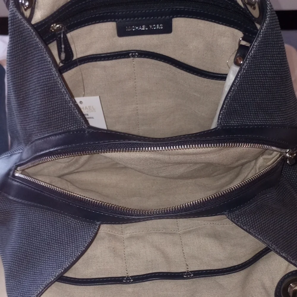 NWT Michael Kors Black Structured Shoulder Bag with Silver Hardware - Picture 4 of 7